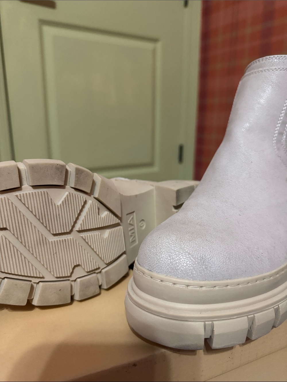 MIA White Chunky Chelsea Ankle Boots - Picture 3 of 3
